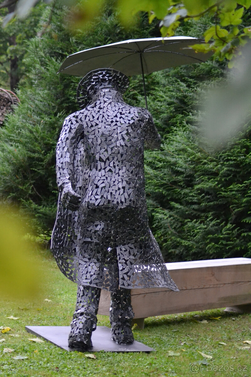 Gentleman s deštníkem - 4