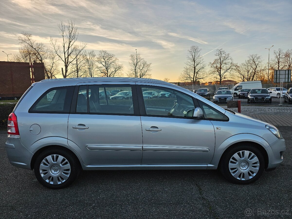 OPEL ZAFIRA 2012 1.6 85kW FAMILY 7 MÍST,VÝHŘEVY,SENZORY,TEMP - 4