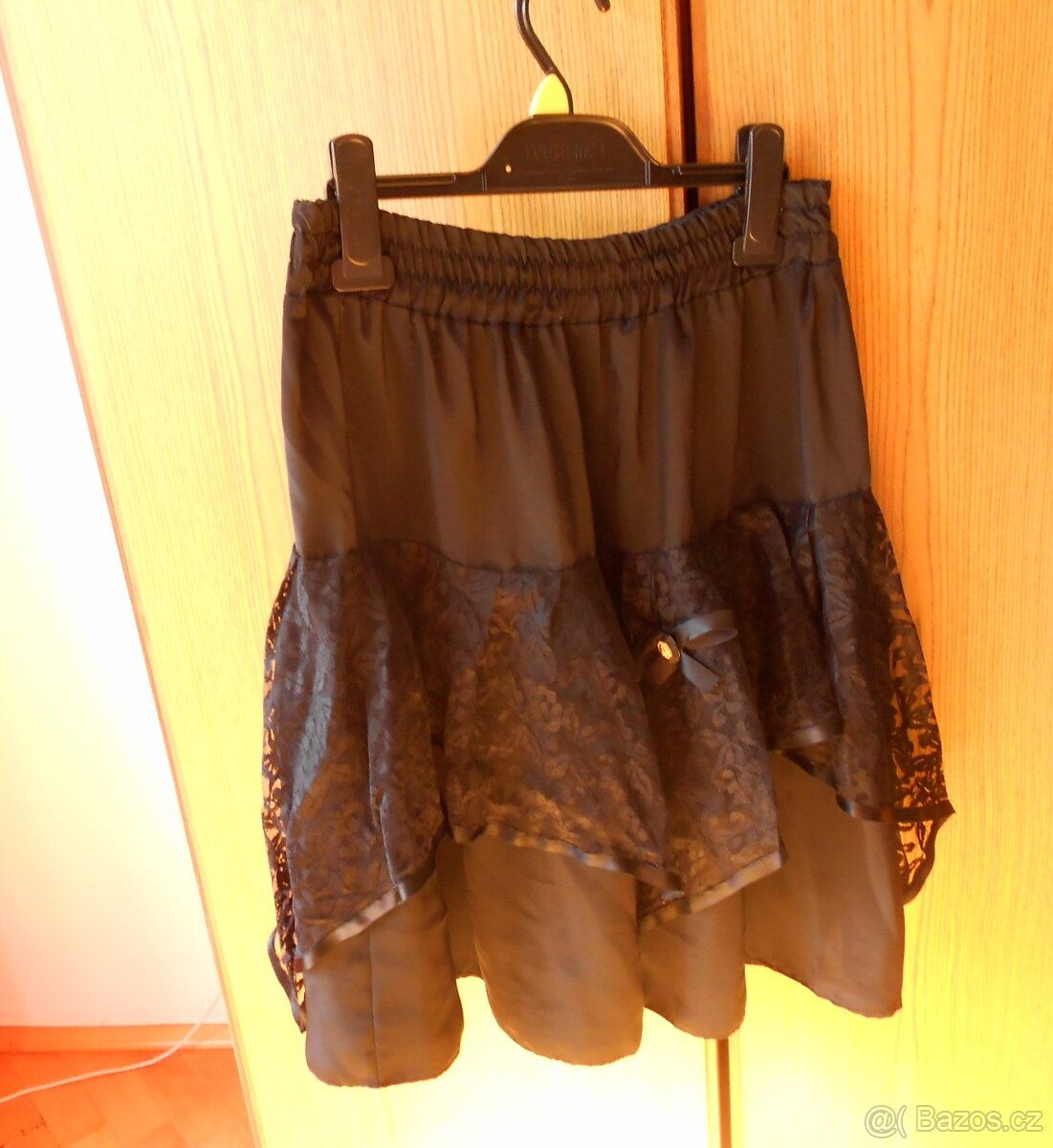 Sukně letní černá s krajkou a ozdob. prvkem. - 4