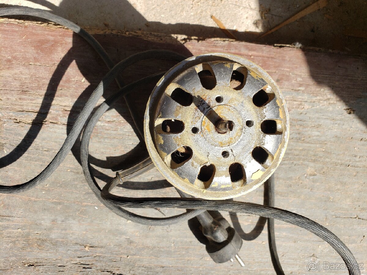 Starozitny motor mixéru Elektro Praga Hlinsko. - 4