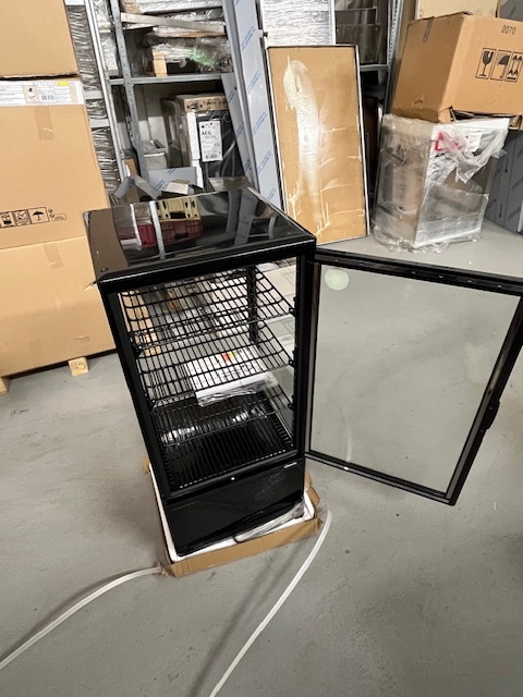 CHLAZENÁ VITRÍNA - 4