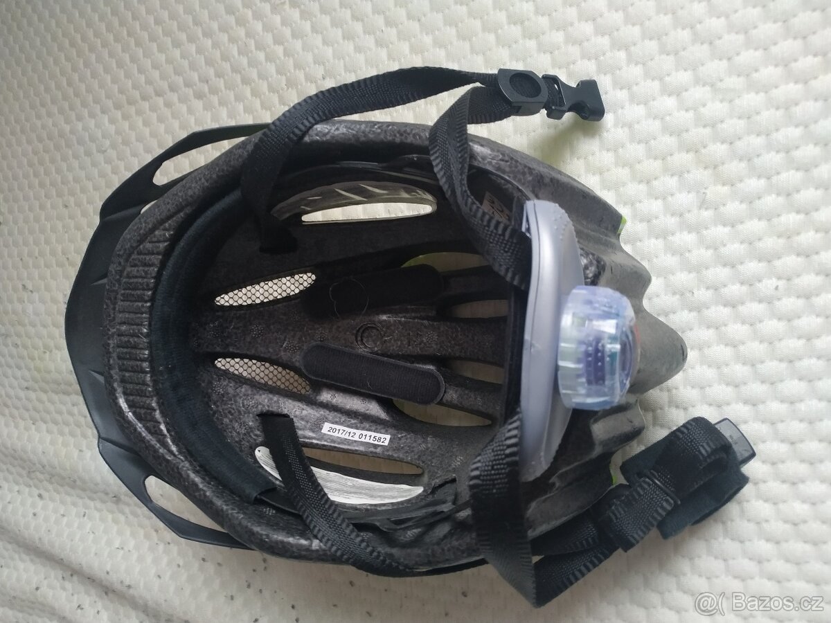 Dětská cyklohelma s LED světlem - 4