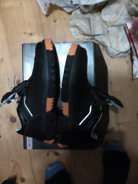 Bezpečnostní pracovní obuv - 4