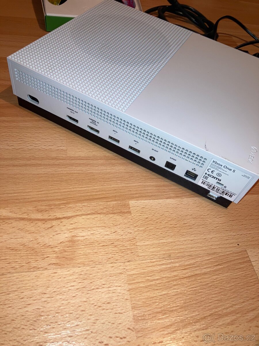 Xbox one S 500Gb + Ovladač Forza Horizon - 4