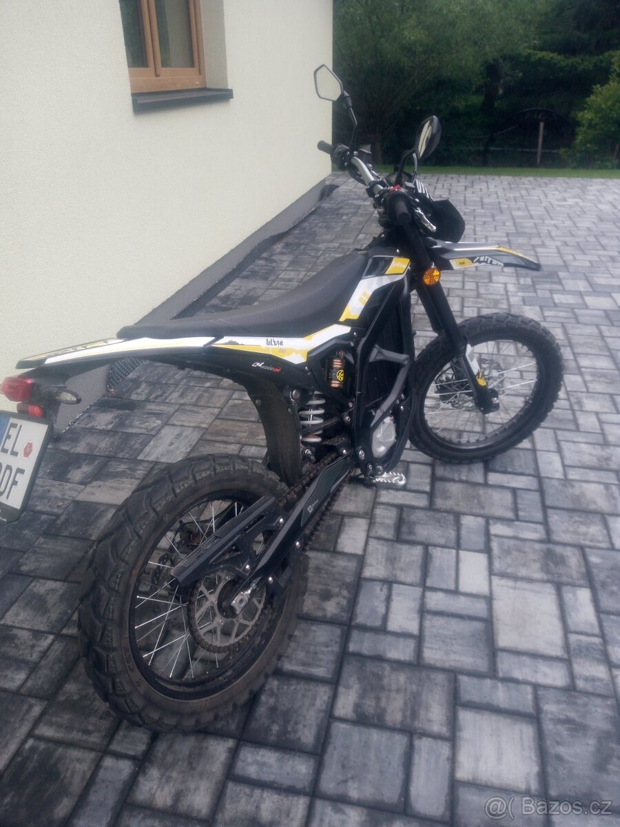 Surron ultra bee r carbon black