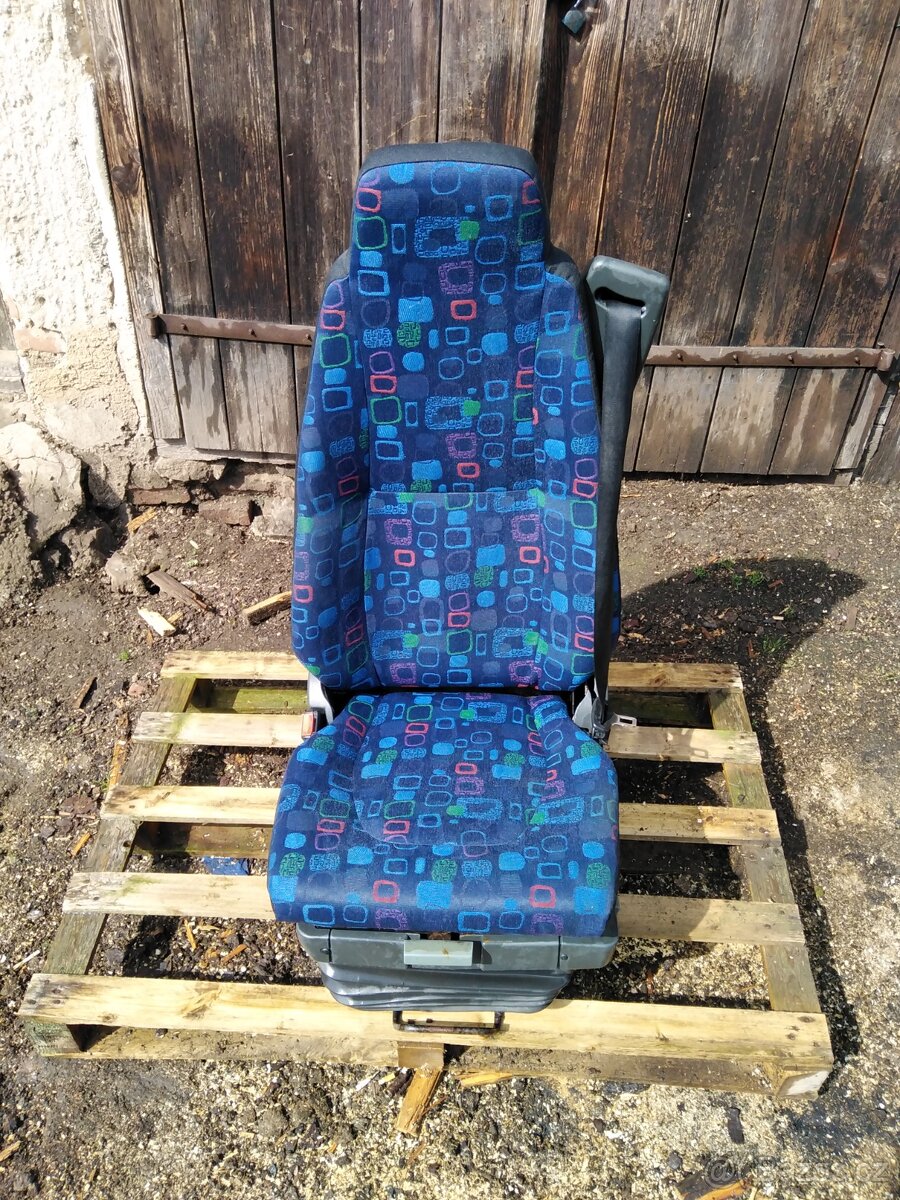 Vzduchem odpružená sedačka z nákladního vozu - 4