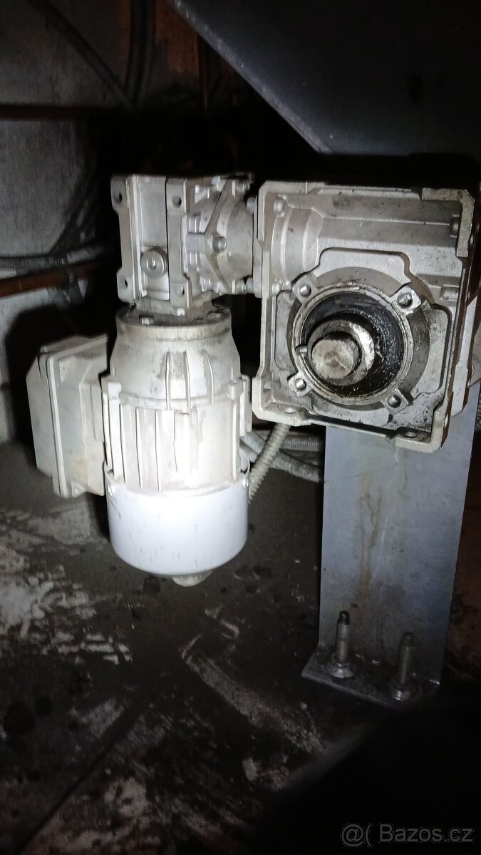 Podávací šnek - 4