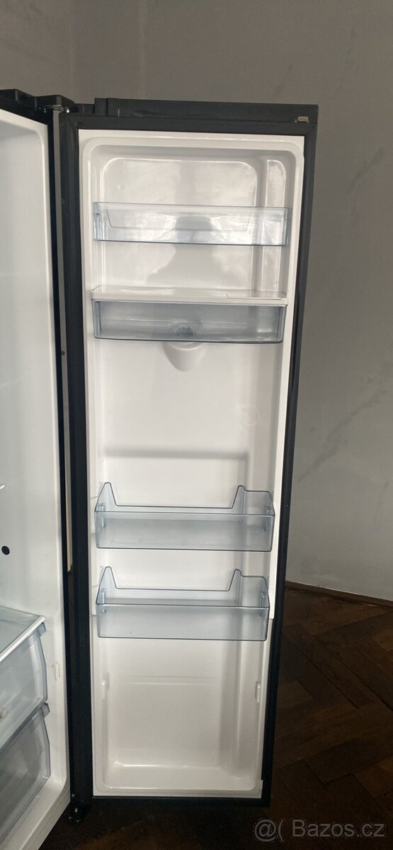 Americká lednice Hisence - 4