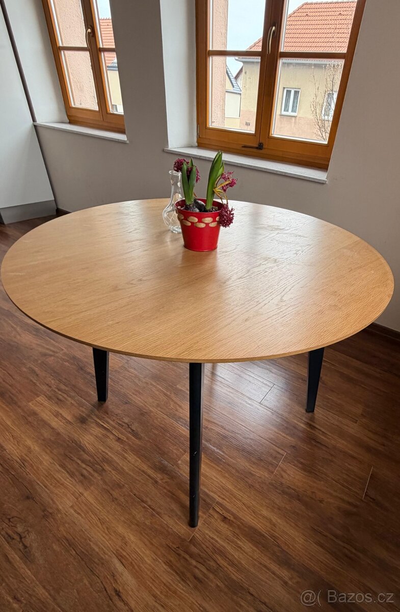 Jídelní stůl - 4