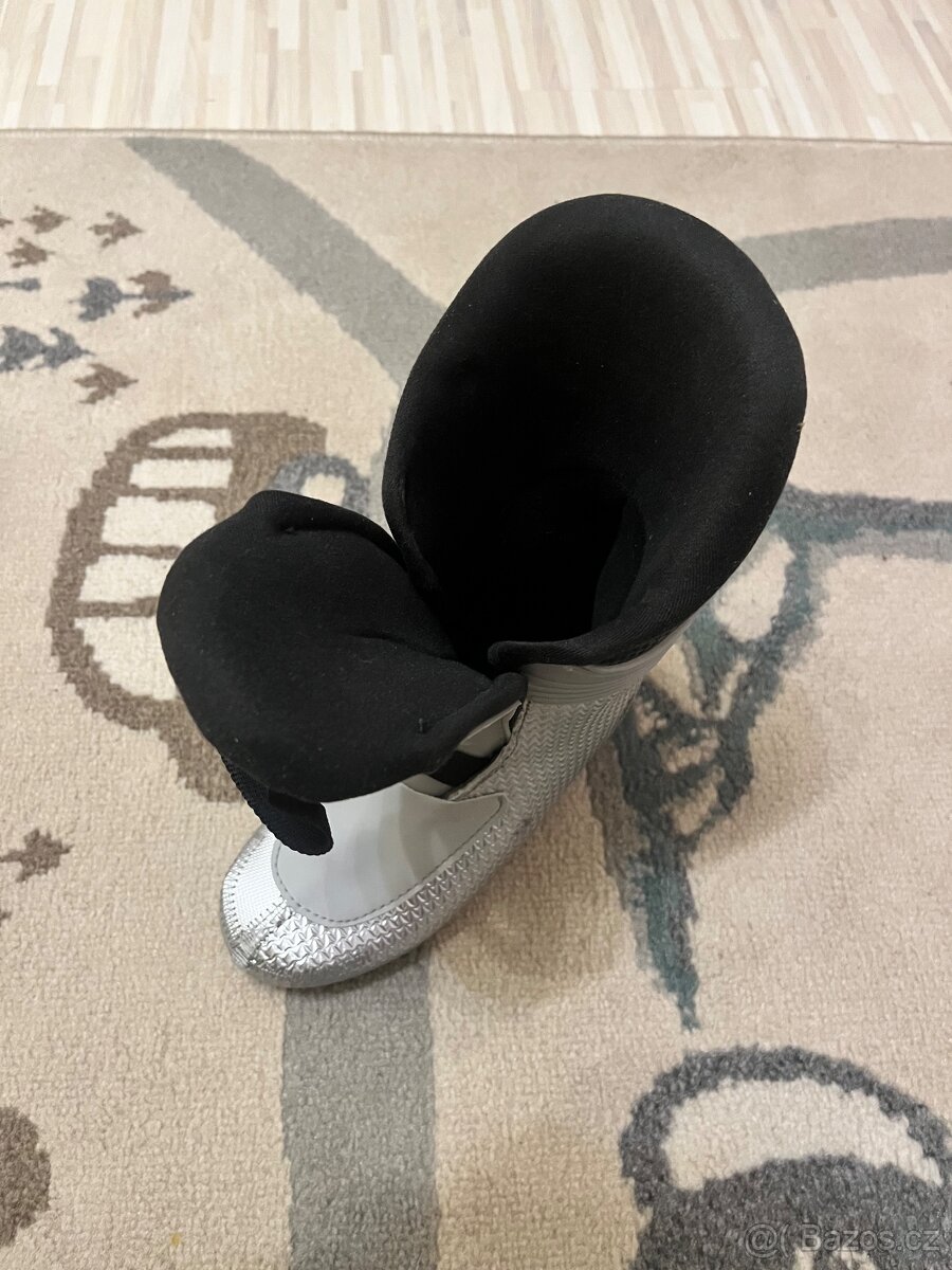 Set dětské lyže Atomic J4 + lyžáky Atomic Hawx - 4