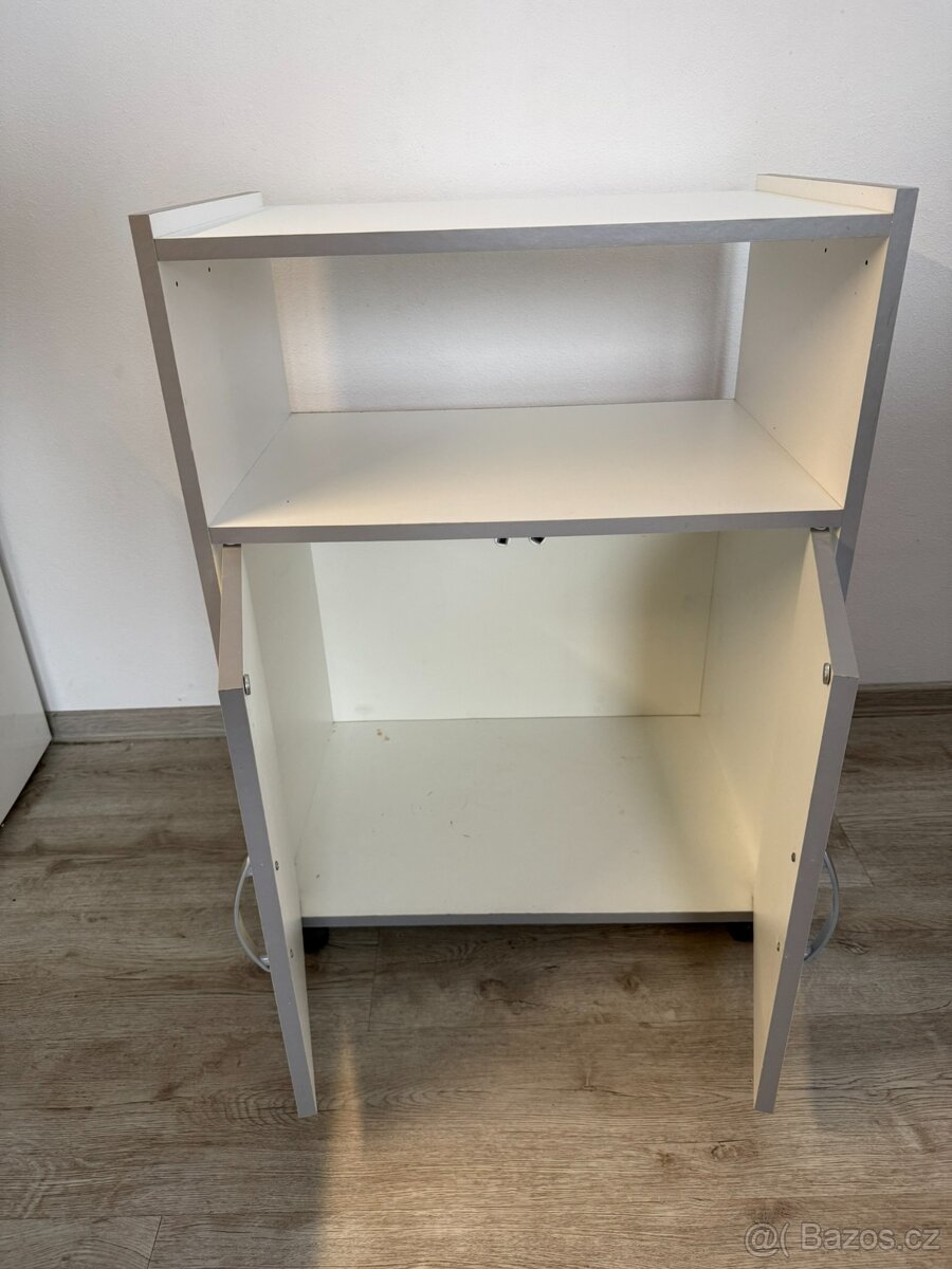 Praktická kuchyňská skříňka - 4