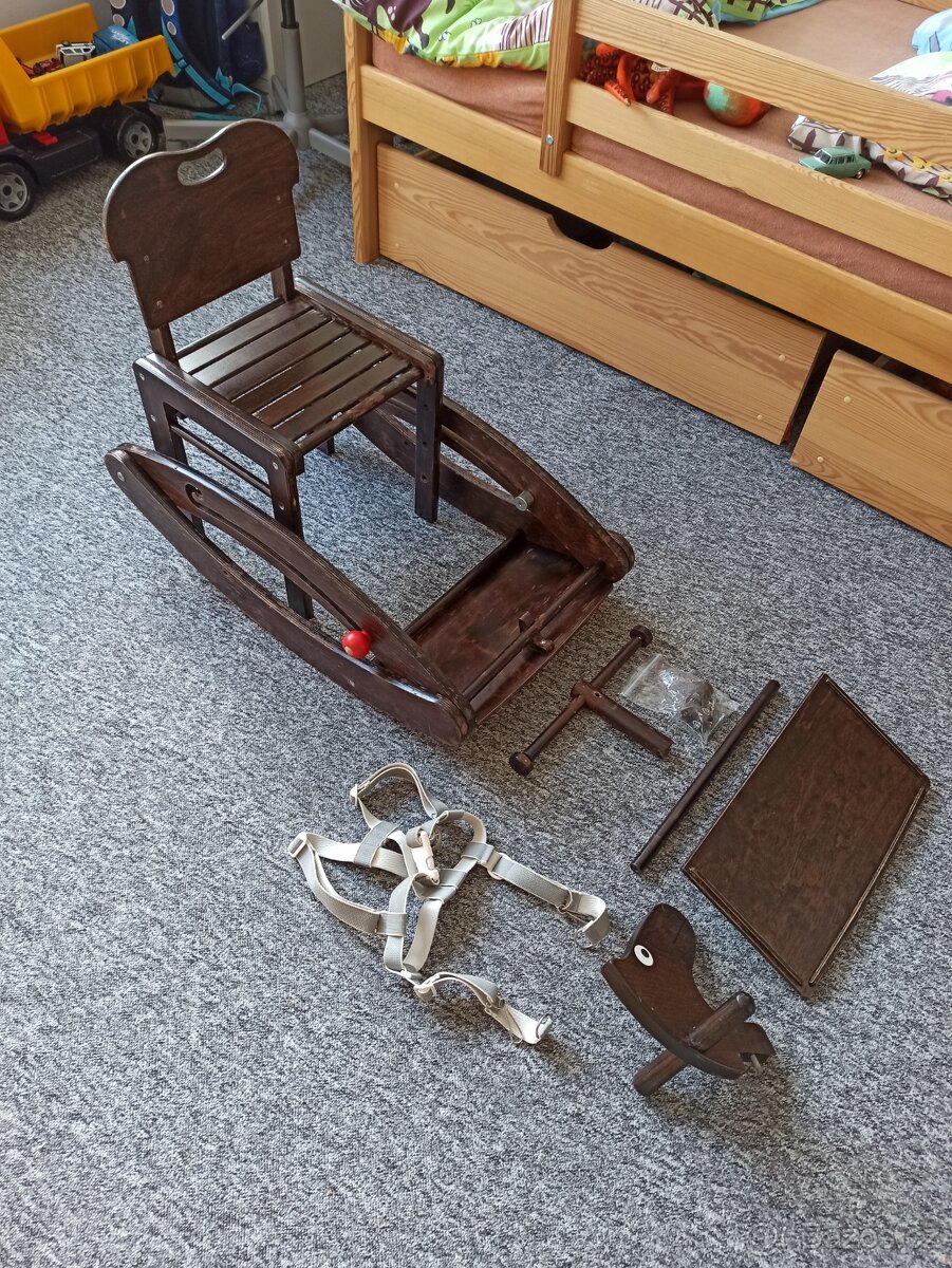 Dětská židlička a houpačka v jednom - 4