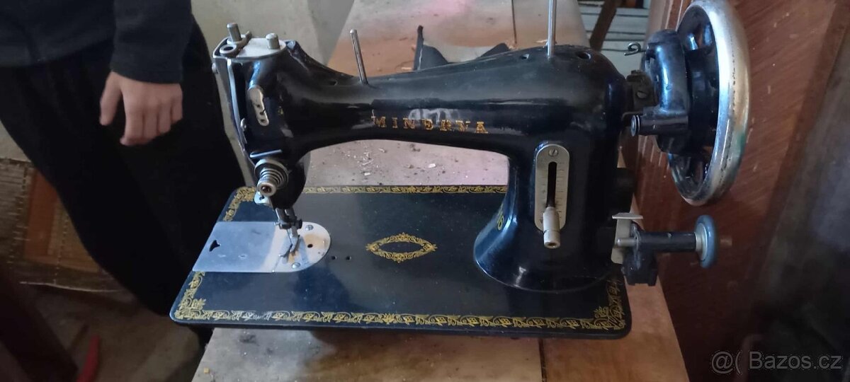šicí stroj se skřínkou - 4