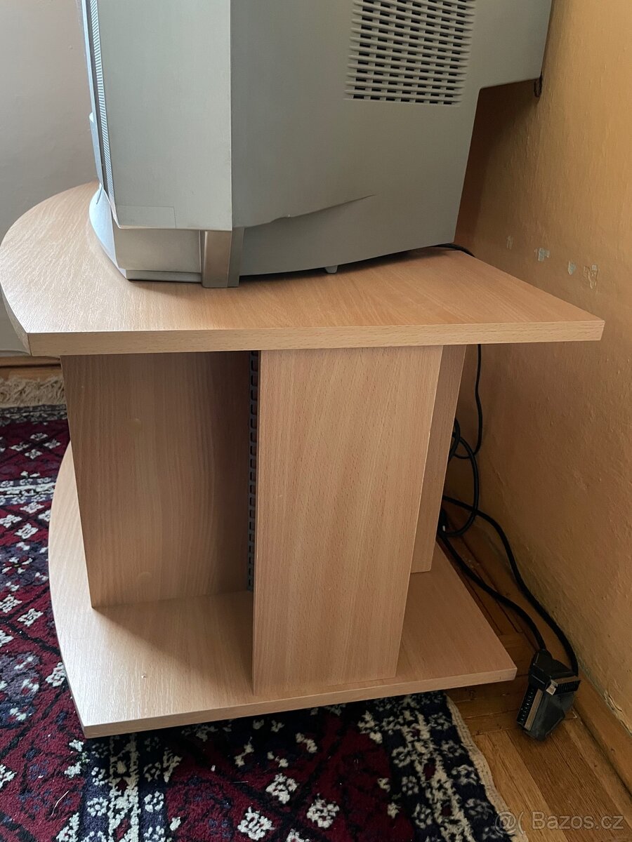 Stolek pod televizi - 4