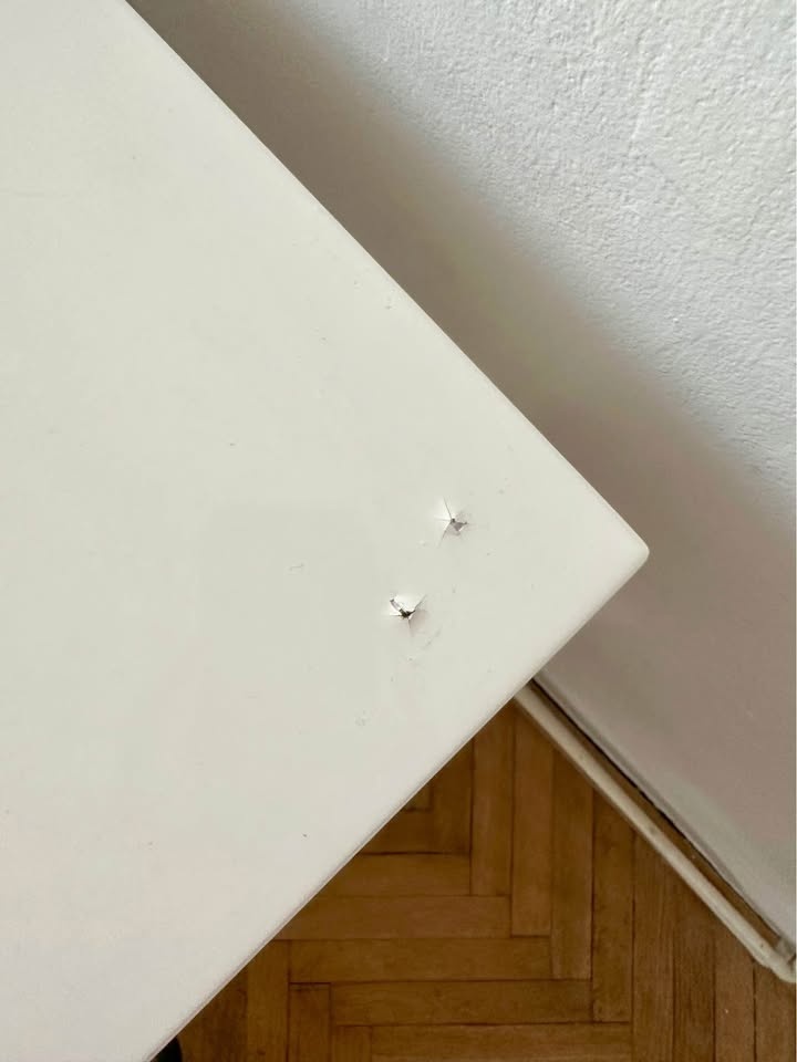 Bílý jídelní stůl - 4