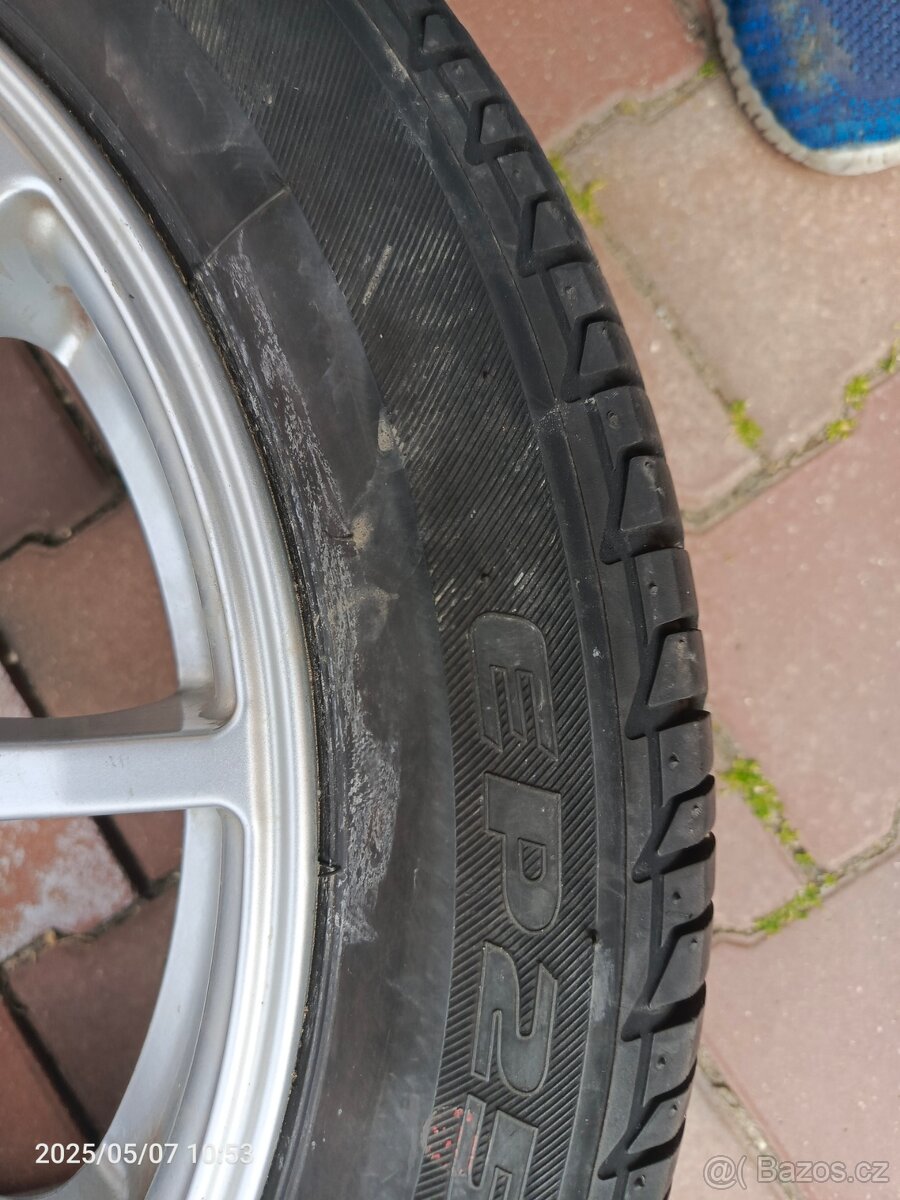 Toyota Yaris-letní pneu. - 4