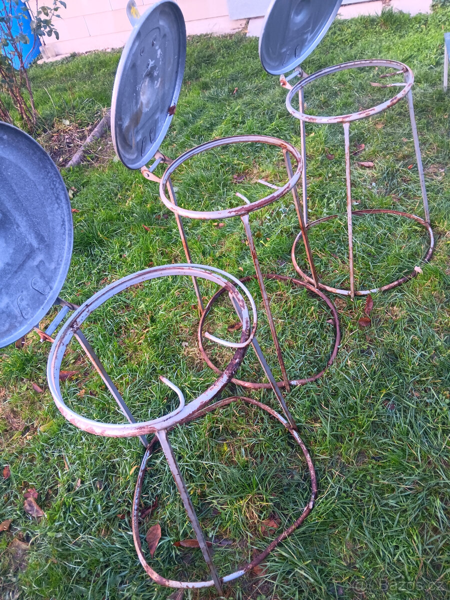 Stojan na odpadkové pytle s víkem. - 4