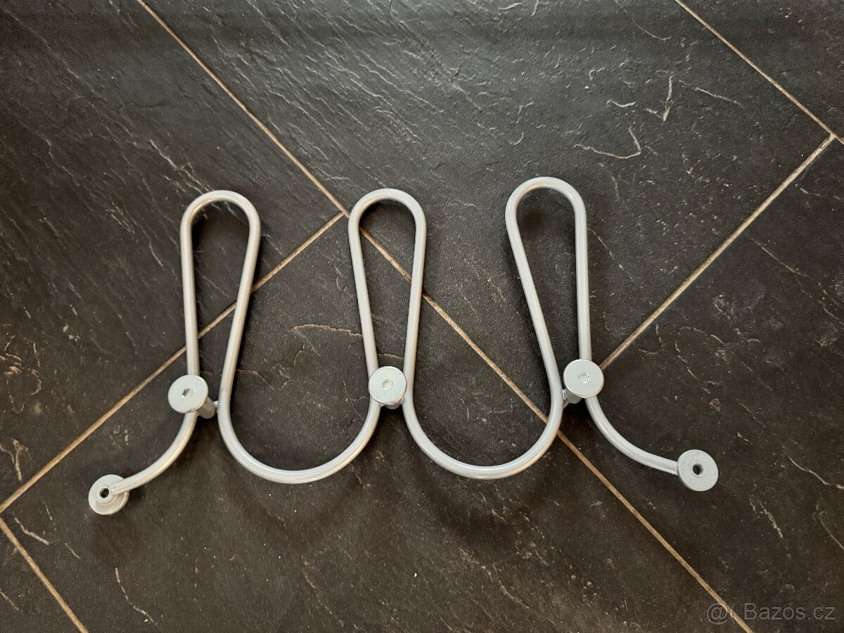 IKEA 2xbotník + 1x velký věšák + 1x malý věšák - 4