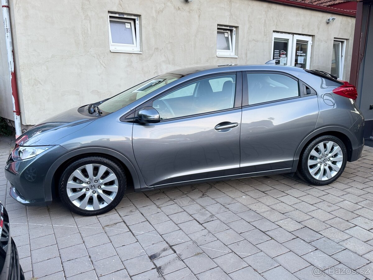 Honda Civic 9G pouhých 42 000 km, po Senior Majiteli - 4