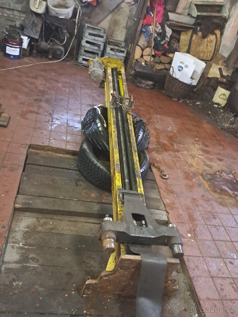 Dvousloupovy zvedák 4t. - 4