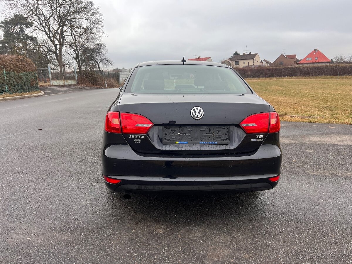 Volkswagen Jetta - 4