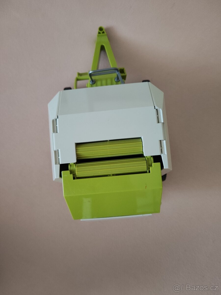 Balíkovač slámy Bruder model CLASS - 4