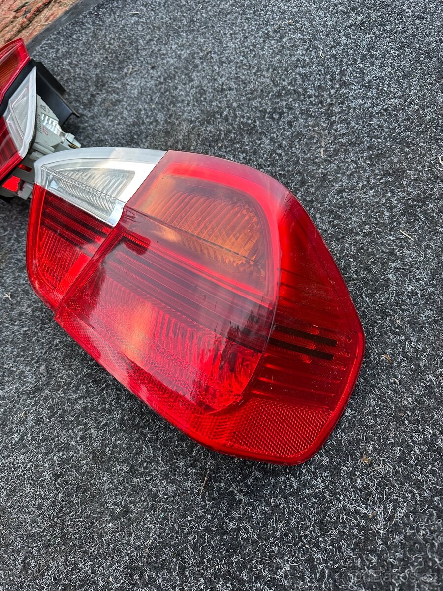 BMW e90 (zadní světla ) - 4