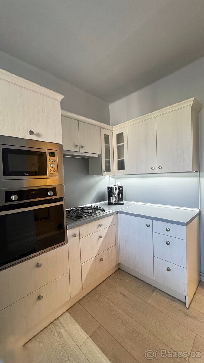 Kuchyňská linka včetně spotřebičů Whirlpool - 4