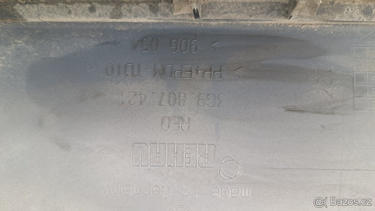 Prodam zadni nárazník na VW Passat B8 combi - 4