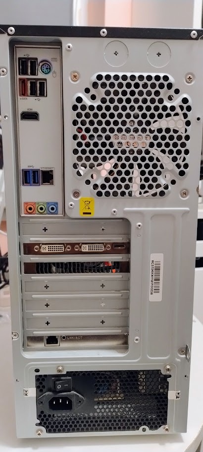 Herní počítač s Windows 11 včetně 24" LCD a repro - 4