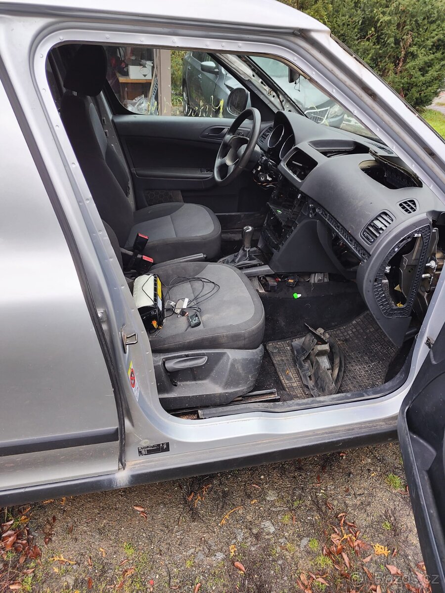 Škoda Yeti 1.2 TSI 77 kW, 2010 – na náhradní díly / opravu - 4