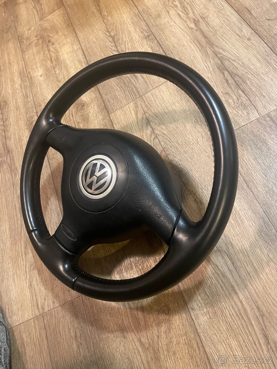 Tříramenný kožený volant VW - 4