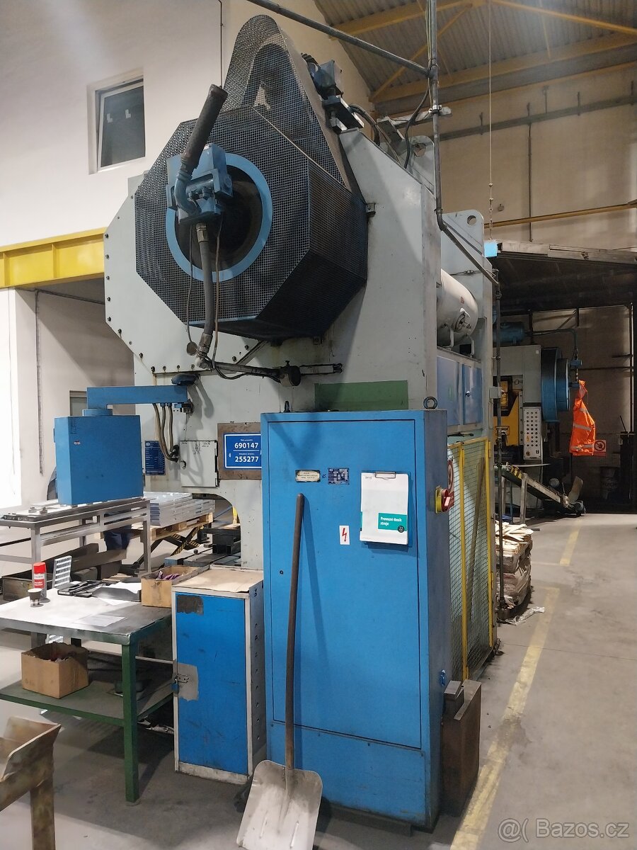 PRODÁME Excentrický lis IWK PEDA 160/1500 - 4
