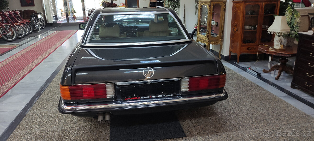 Mercedes-Benz SL R107 560 - 4