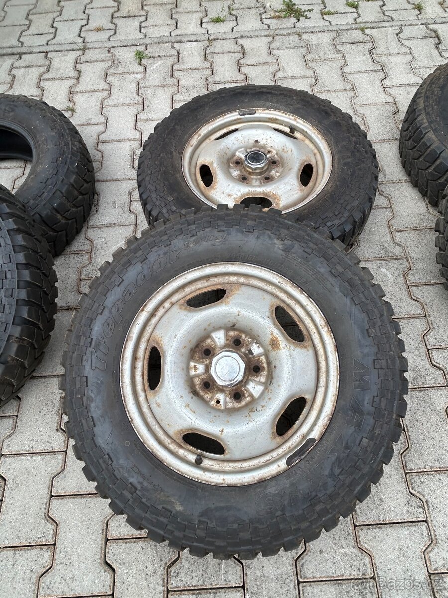 Prodám sadu kol Mitsubishi 205R16C – Maxxis Trepador, vzorek