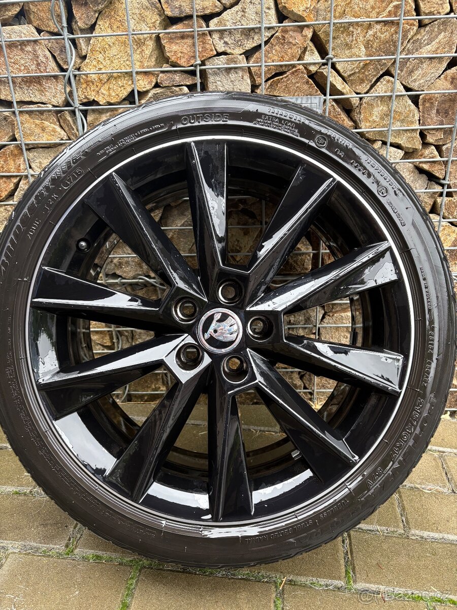 Skoda Fabia 3, Rapid letní sada 215/40-17 Savio Schwarz - 4