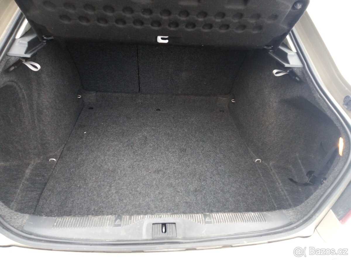 Prodám Škoda Octavia 2 r.v.2006 - 1.6benzin - 4