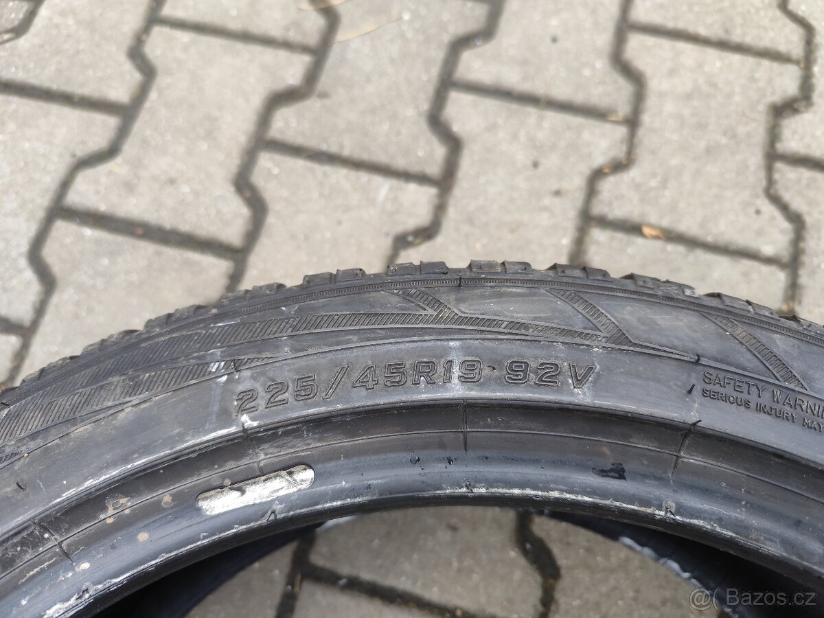 Zimní pneu 225/45/19 - 4