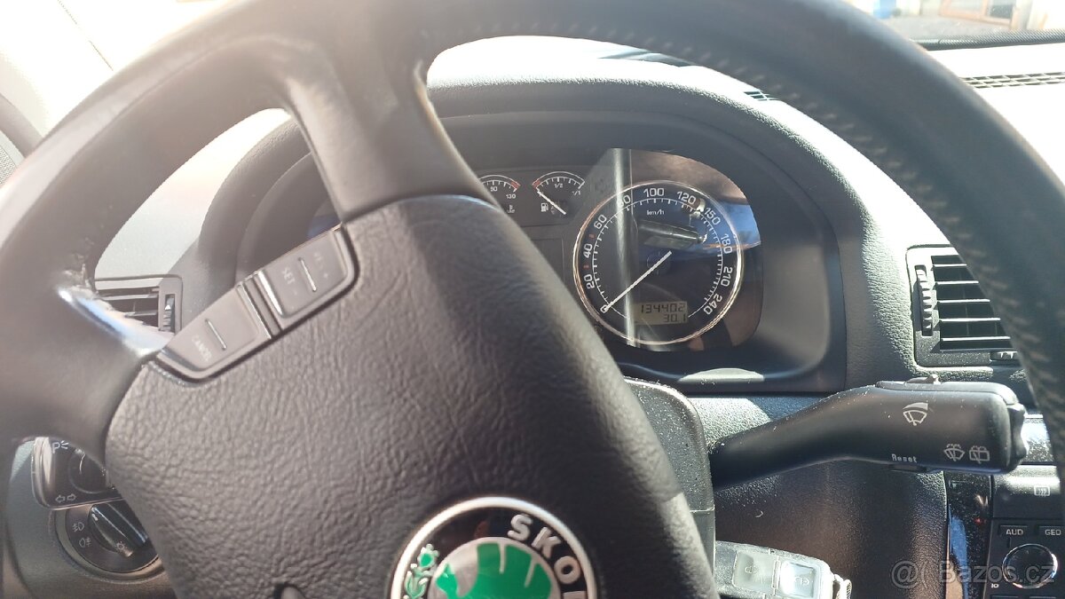 Prodám Octavia 1.8t 110kw TOP:139t.km. - 4