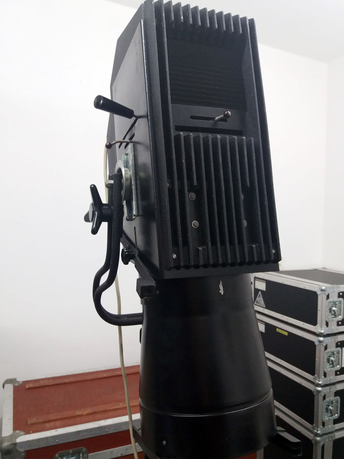 Follow Spot 2000W halogen - divadelní boďák - 4