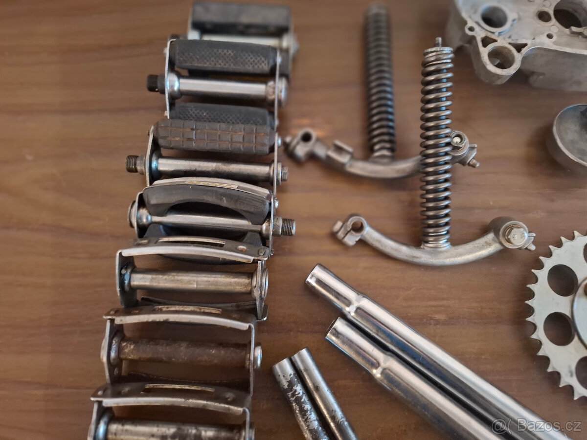 Prodám soubor dílů a motor na Stadiona S11 po GO - 4