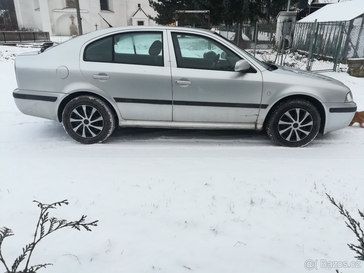 Škoda Octavia 1,6 díly - 4