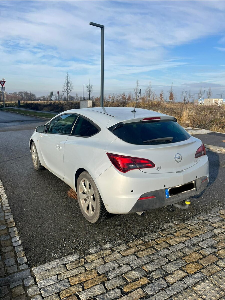 Opel Astra GTC 1.4 Turbo 103 kW - 4