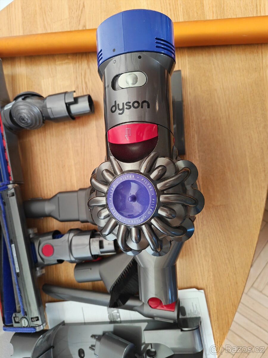 Vysavač Dyson V8 - 4