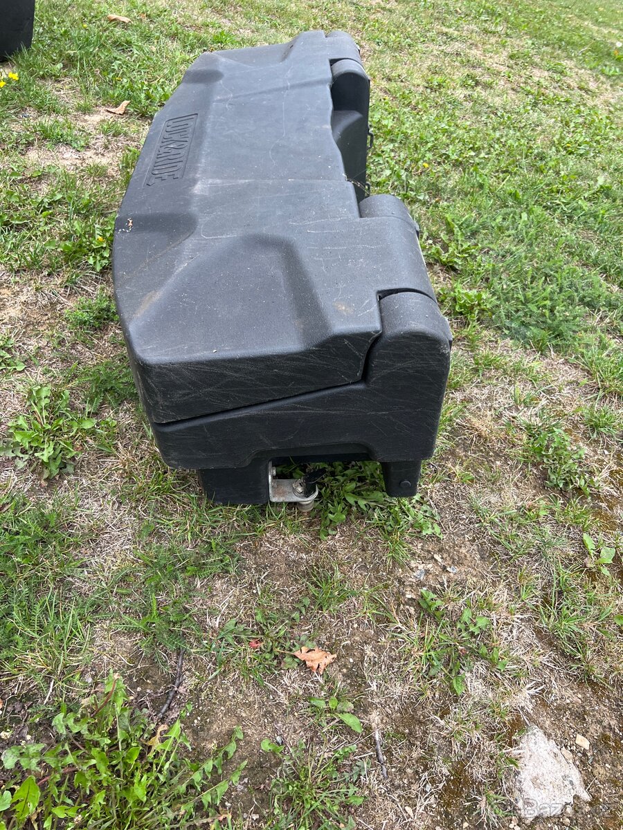 Zadní kufr na čtyřkolku