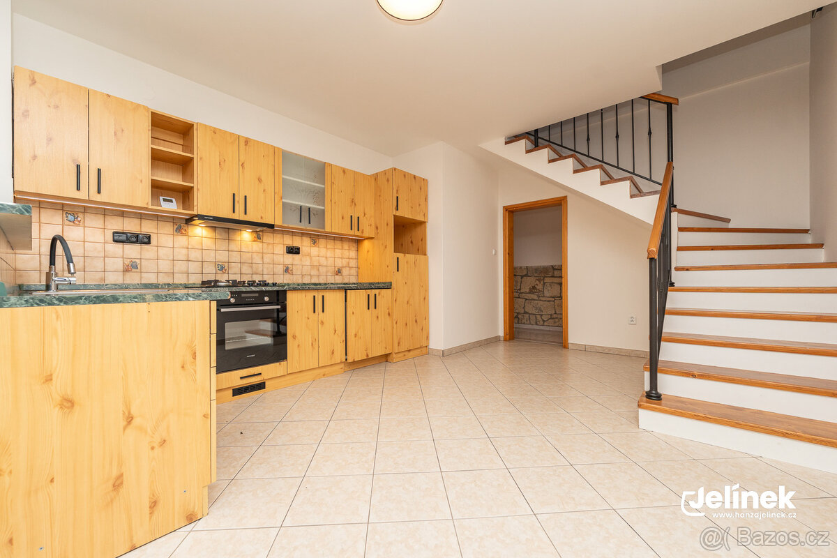 Pronájem prostorného bytu 5+kk po kompletní rekonstrukci se - 4
