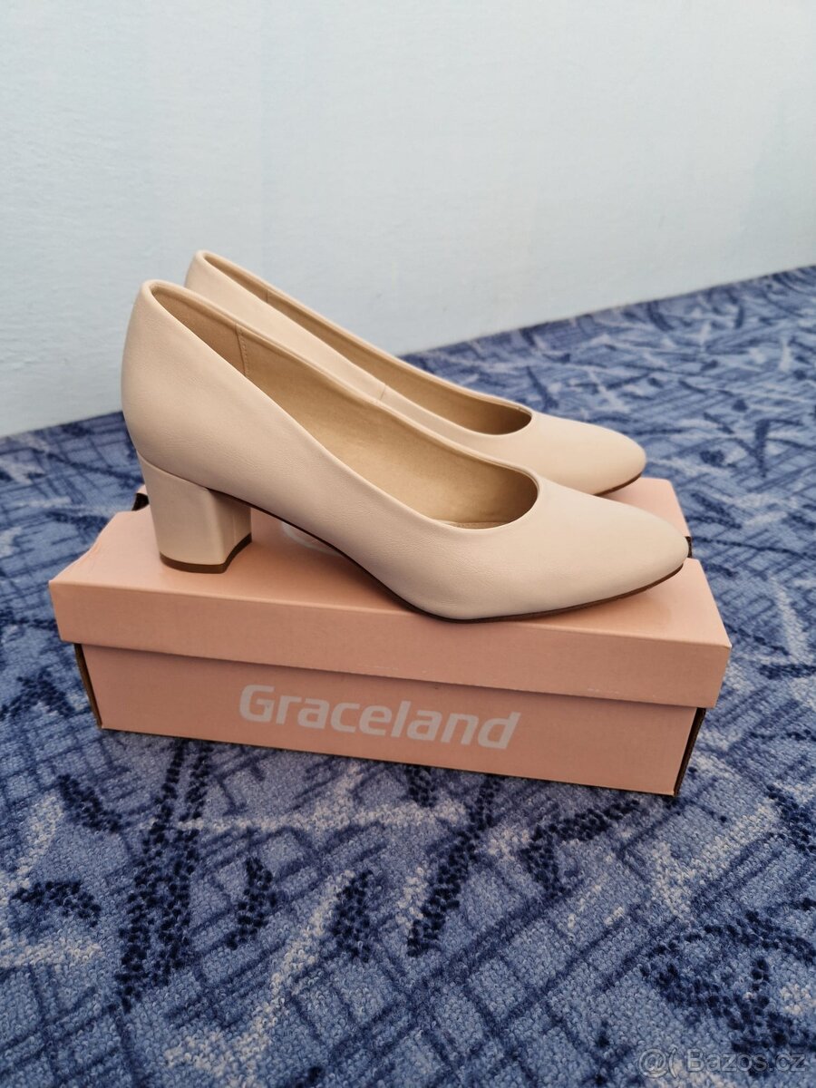 Svatební šaty, boty, květiny - 4