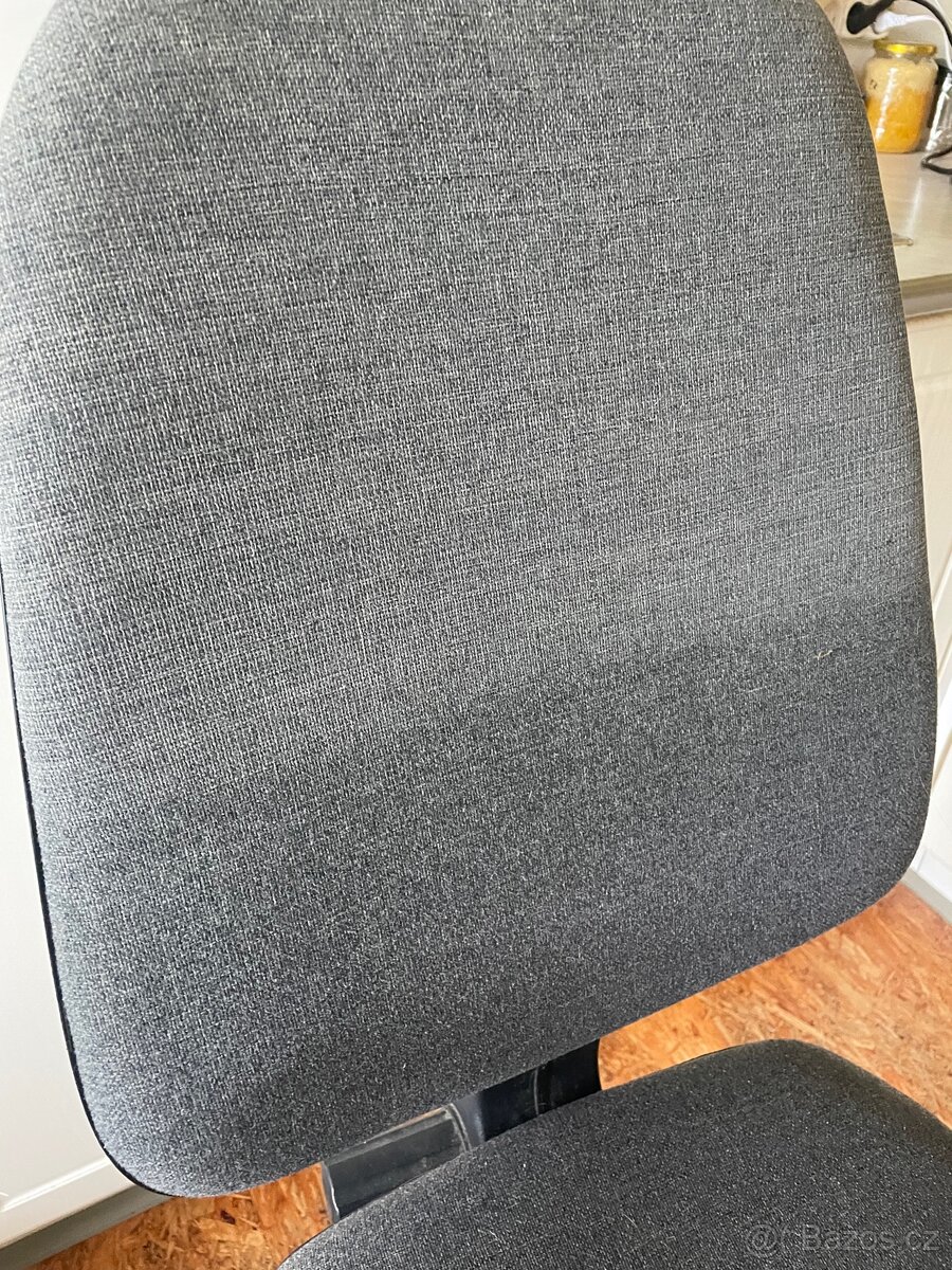 Kolečková kancelářská židle - 4