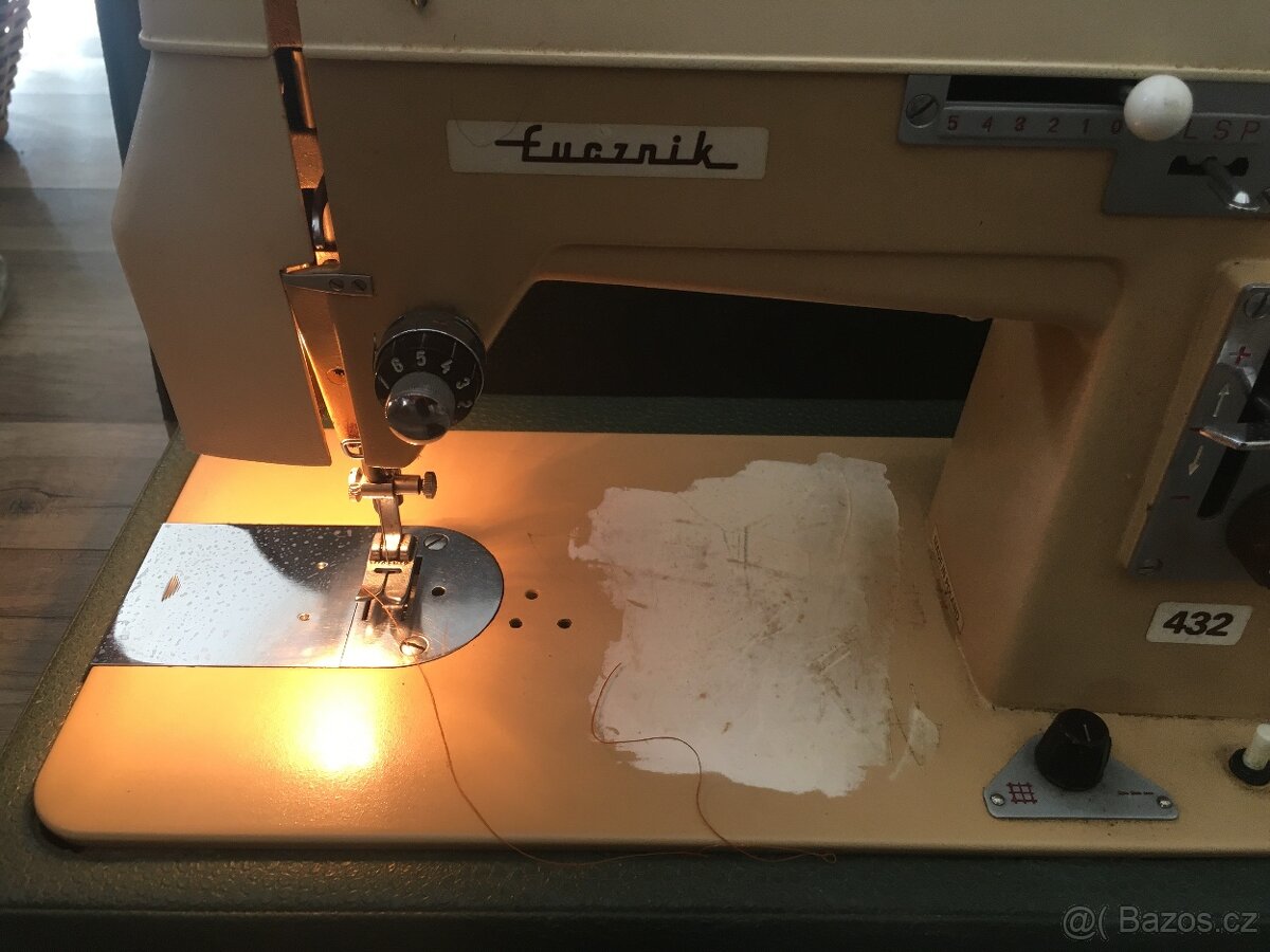 Šici stroj / kufříkový - 4