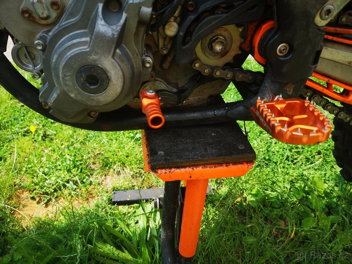 KTM sx-f 450, r. v. 2009 se startérem.